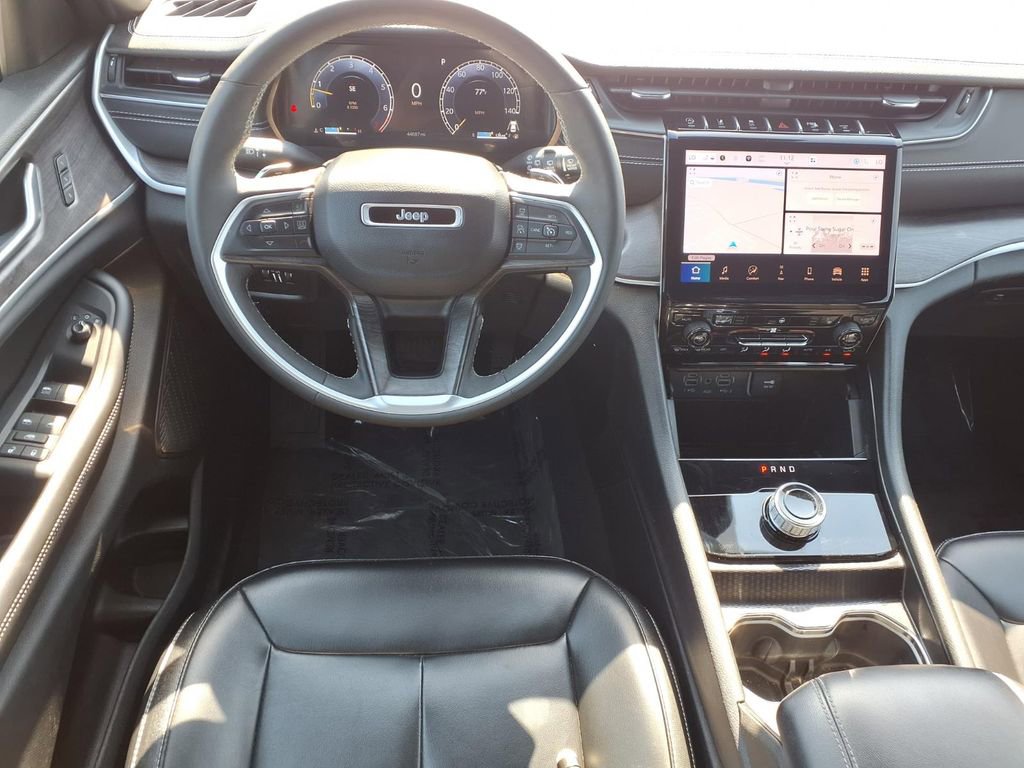 Used 2024 Jeep Grand Cherokee Limited RWD image 10