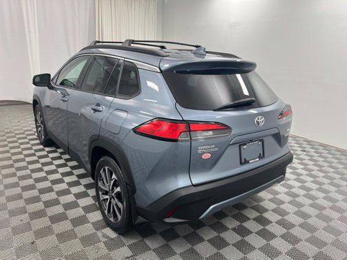 Used 2022 Toyota Corolla Cross XLE w/ Convenience Package AWD/4WD image 6