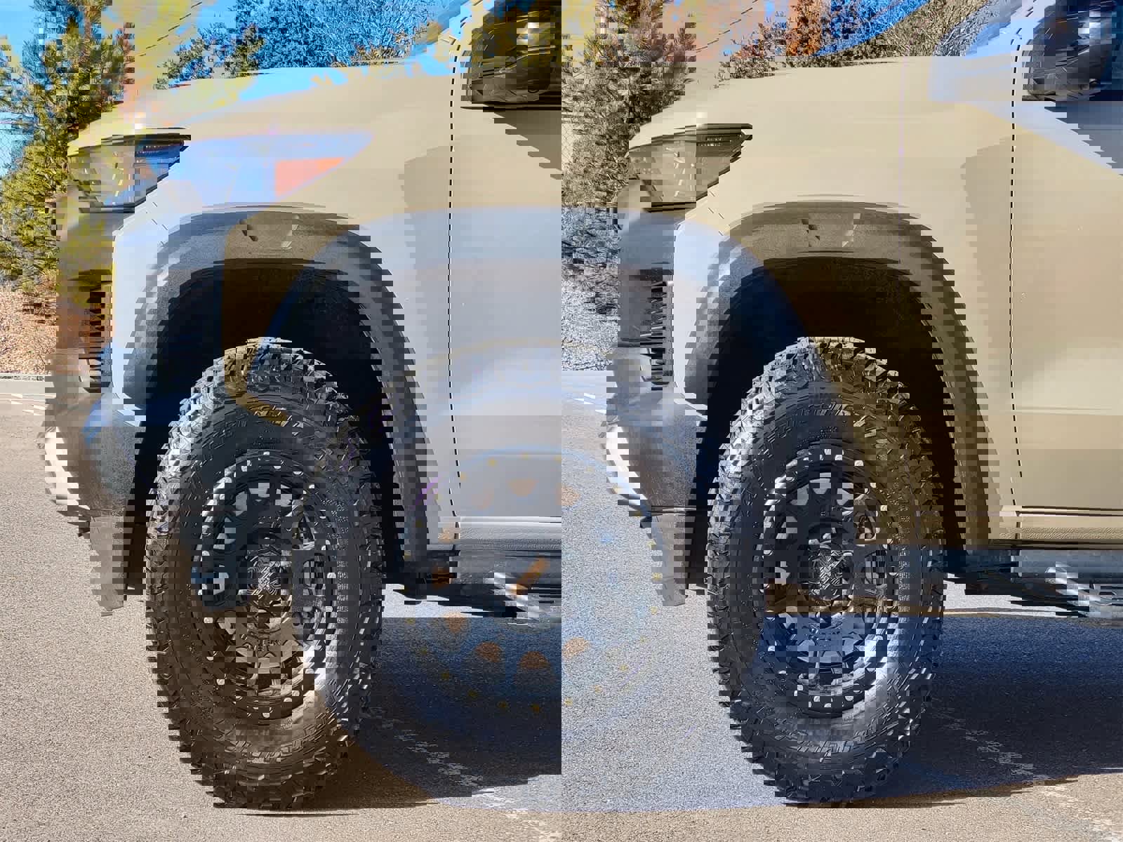 Used 2024 Chevrolet Colorado Trail Boss w/ Technology Package image 9