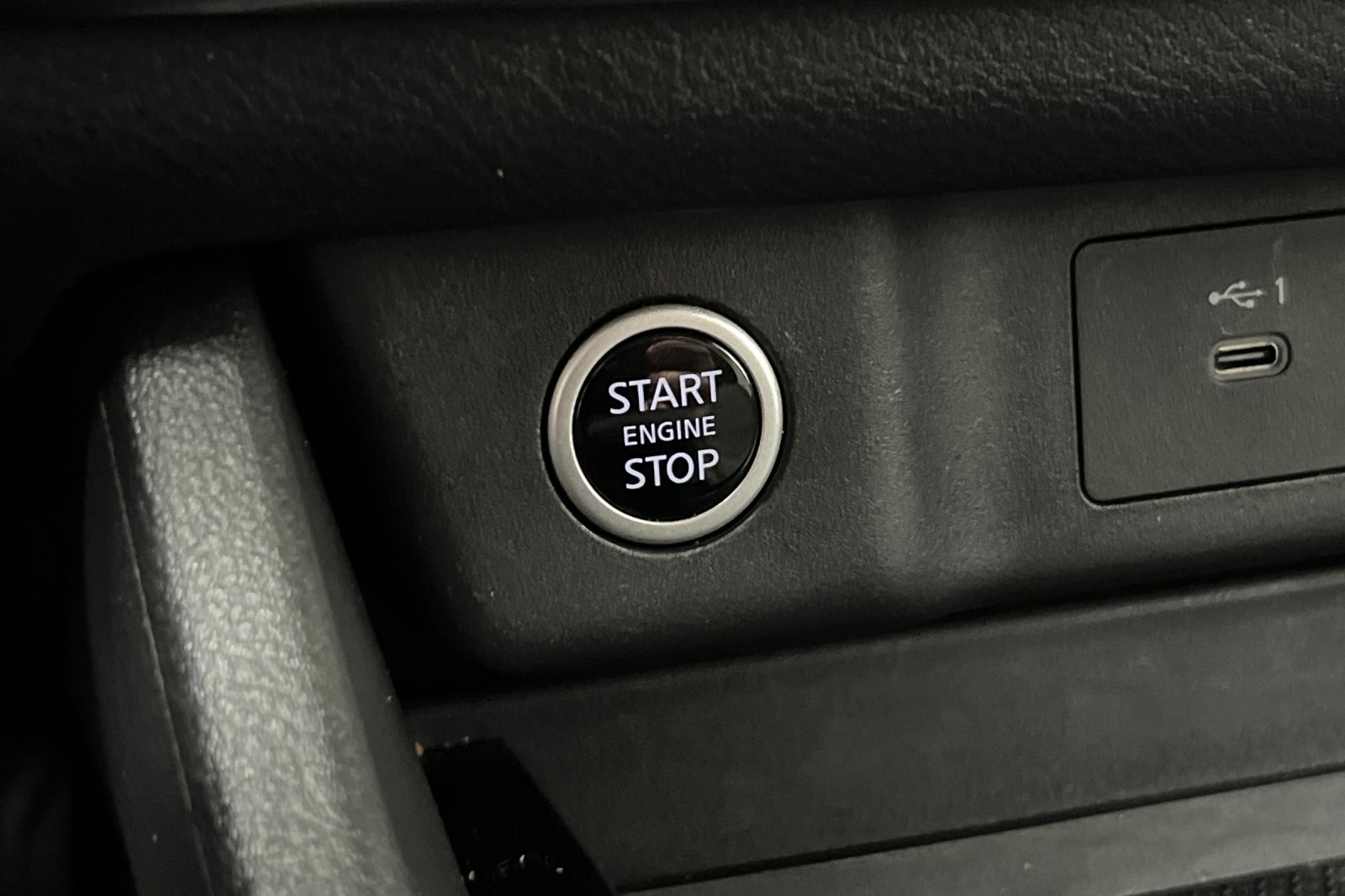 Used 2023 Nissan Rogue SV image 21