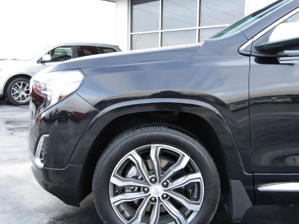 Used 2018 GMC Terrain Denali w/ Comfort Package image 25