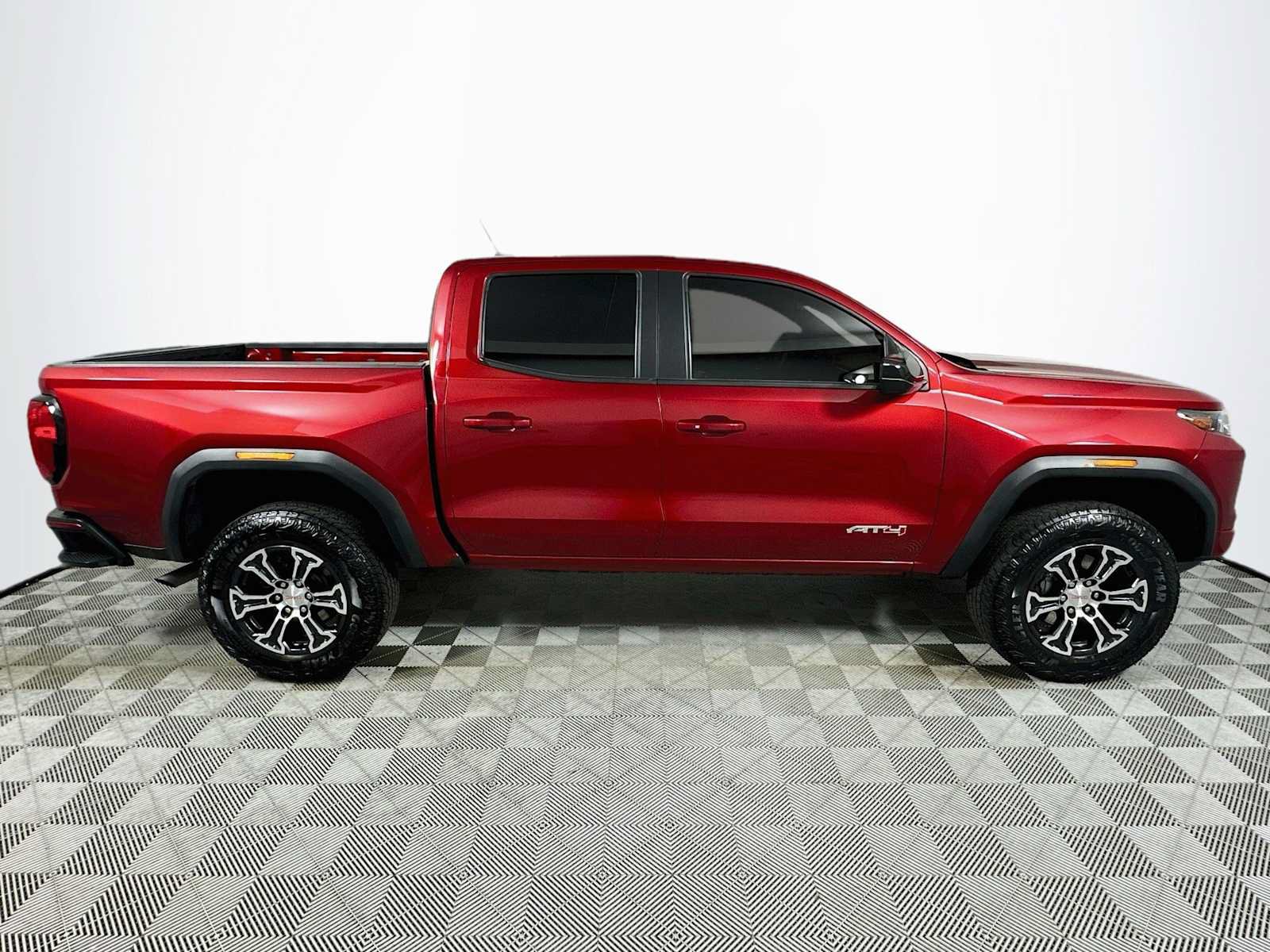 Used 2025 GMC Canyon AT4 w/ AT4 Premium Package AWD/4WD image 8