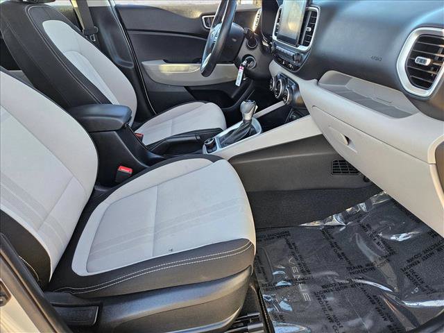 Used 2022 Hyundai Venue SEL w/ Cargo Package image 19