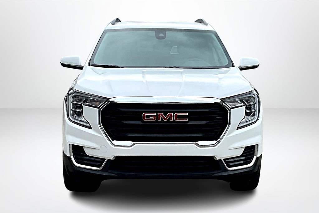 Used 2023 GMC Terrain SLE w/ Driver Convenience Package image 2