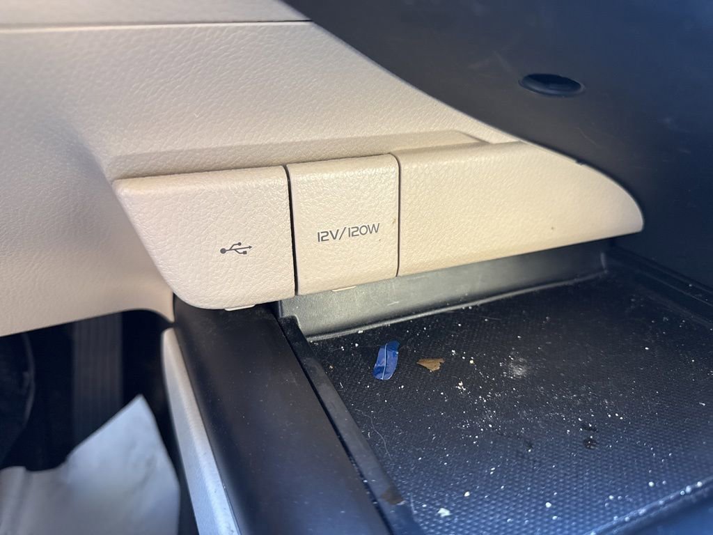 Used 2021 Toyota Camry LE image 6