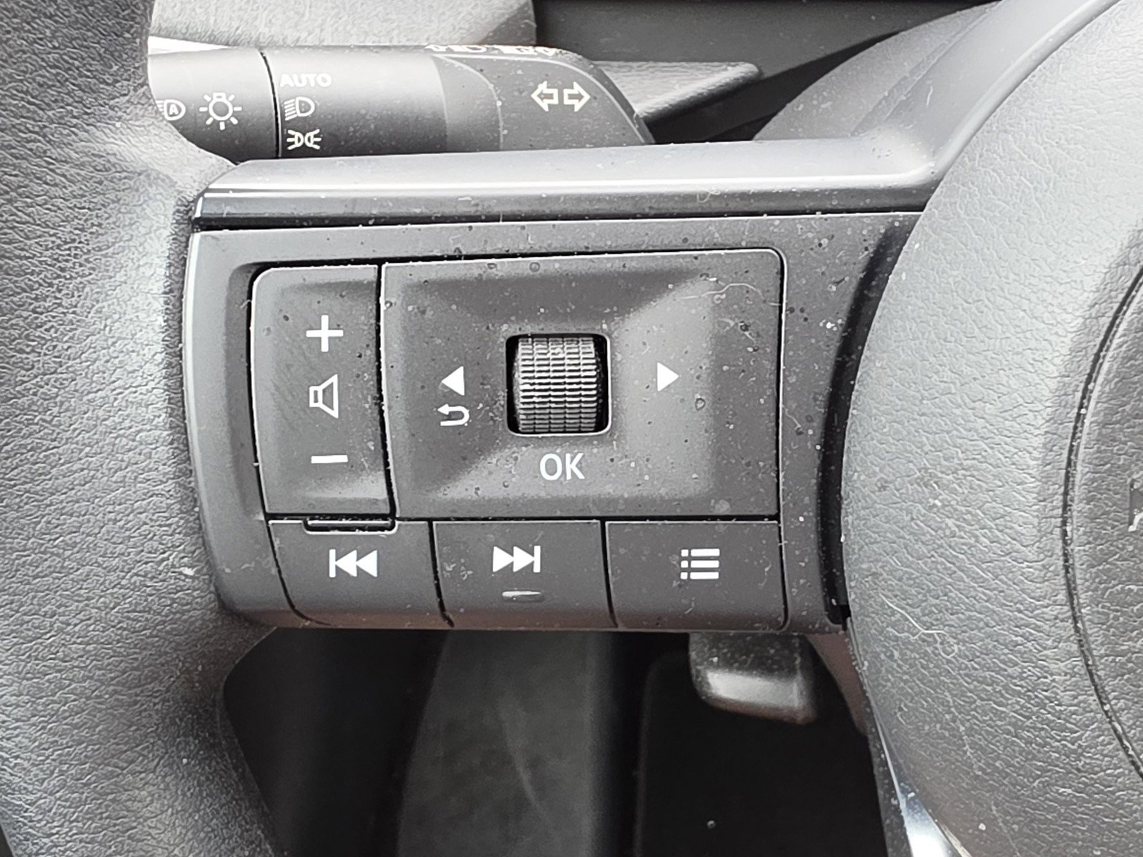 Used 2025 Nissan Kicks SV image 16