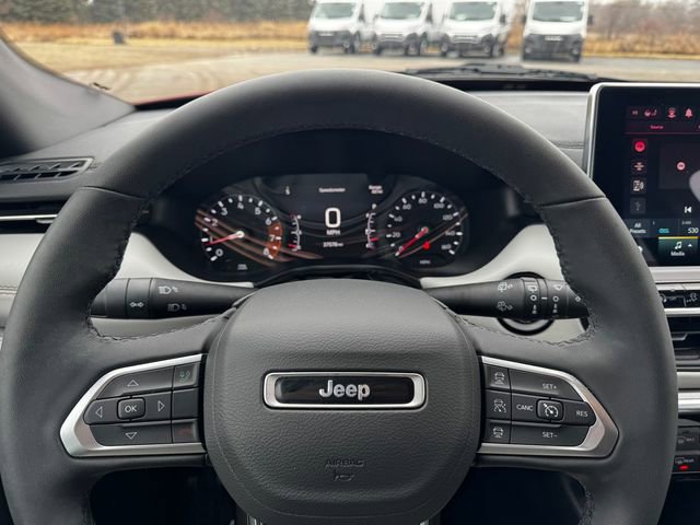 Used 2025 Jeep Compass Limited image 23