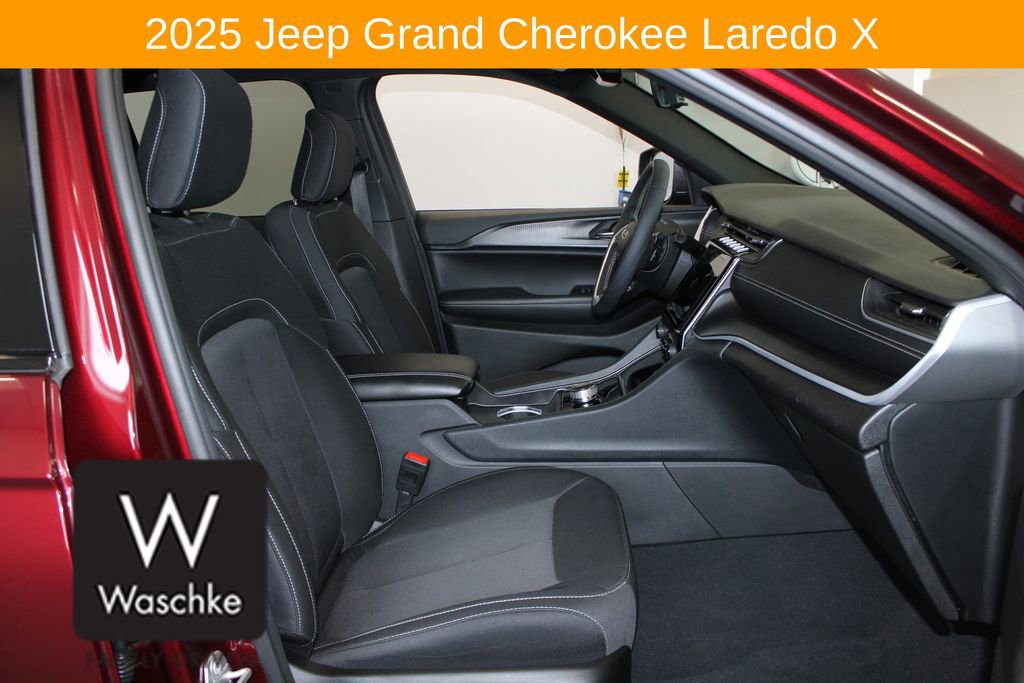 Used 2025 Jeep Grand Cherokee Laredo X w/ Trailer Tow Package AWD/4WD image 26
