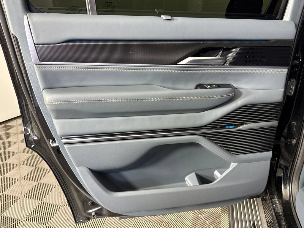 Certified 2024 Jeep Grand Wagoneer Series III w/ Rear Seat Video Group 1 AWD/4WD image 34