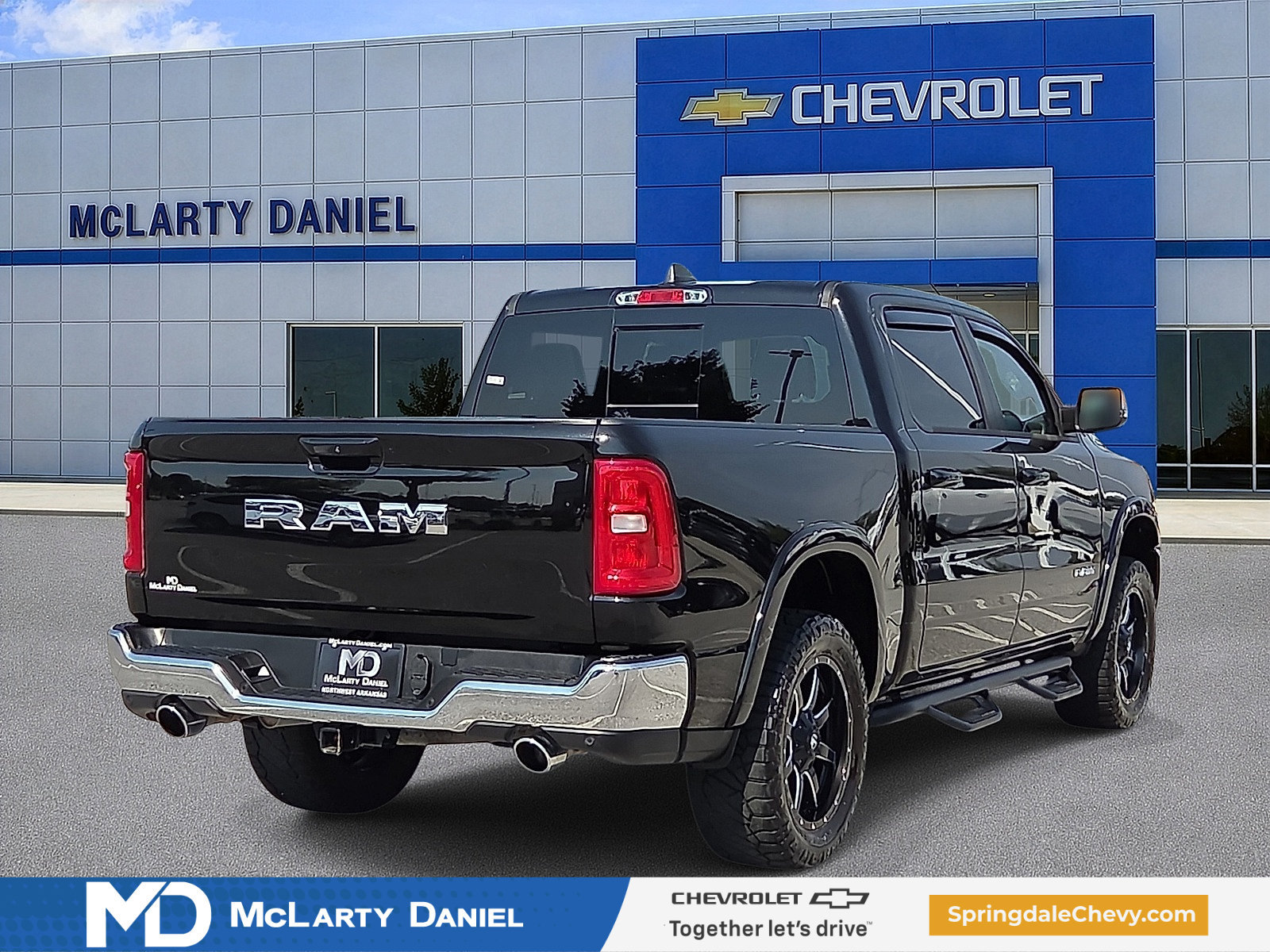Used 2025 RAM 1500 Laramie AWD/4WD image 5