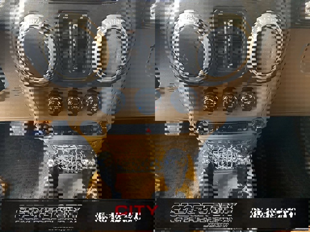 Used 2018 Jeep Wrangler Unlimited Sahara w/ Connectivity Group image 23