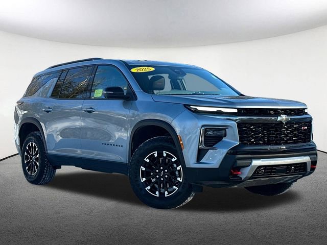 Used 2025 Chevrolet Traverse Z71 image 2