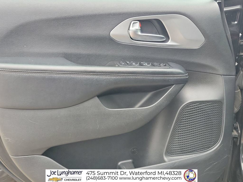 Used 2019 Chrysler Pacifica Touring-L w/ Advanced Safetytec Group FWD image 24