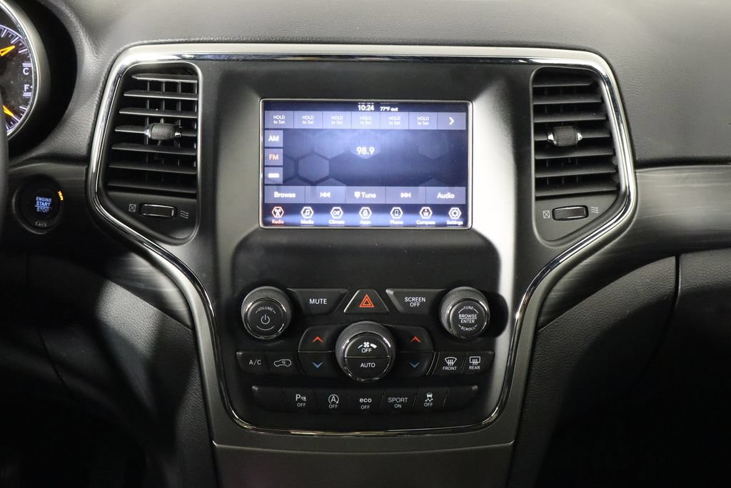Used 2020 Jeep Grand Cherokee Laredo AWD/4WD image 27