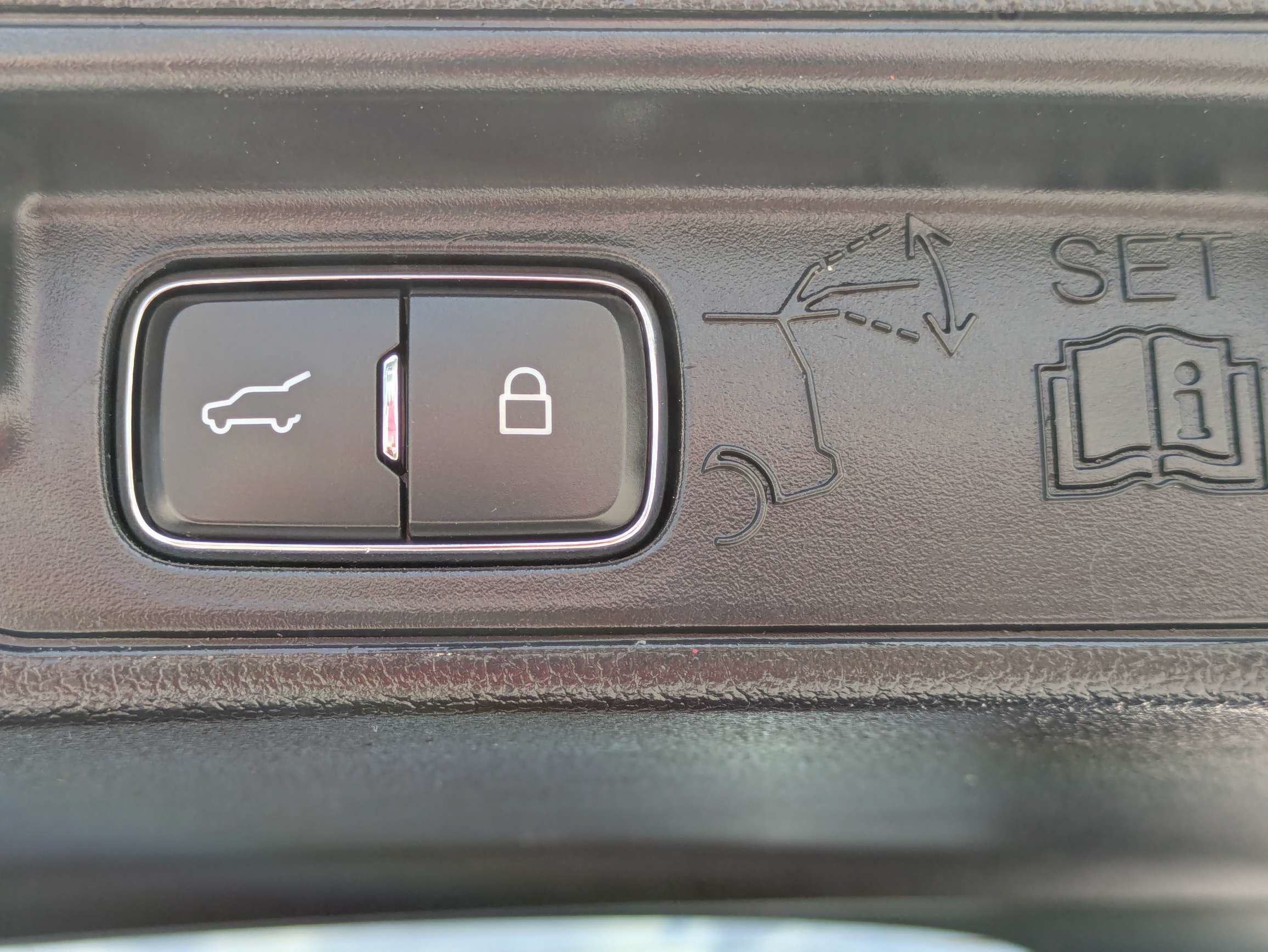 Used 2022 Ford Explorer Limited AWD/4WD image 15