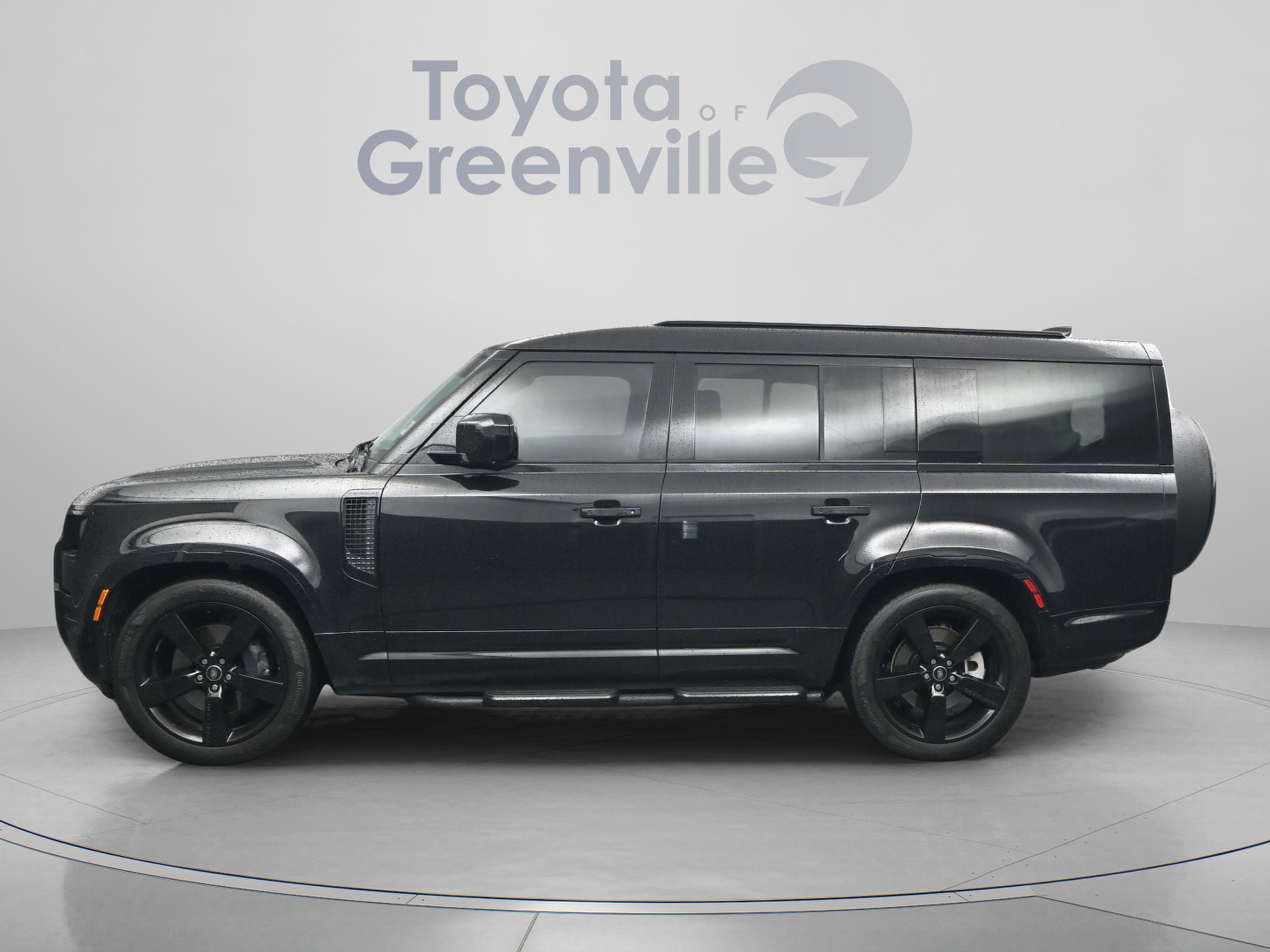 Used 2025 Land Rover Defender 130 X-Dynamic SE AWD/4WD image 5