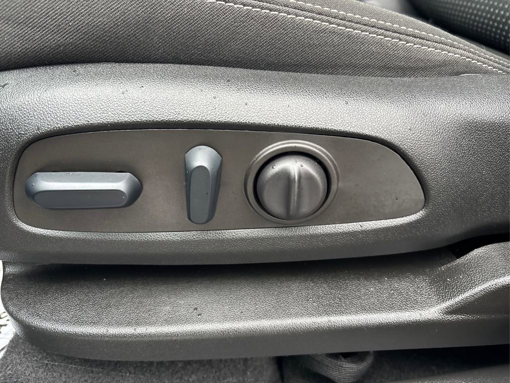 Used 2022 GMC Terrain SLE w/ Driver Convenience Package image 39