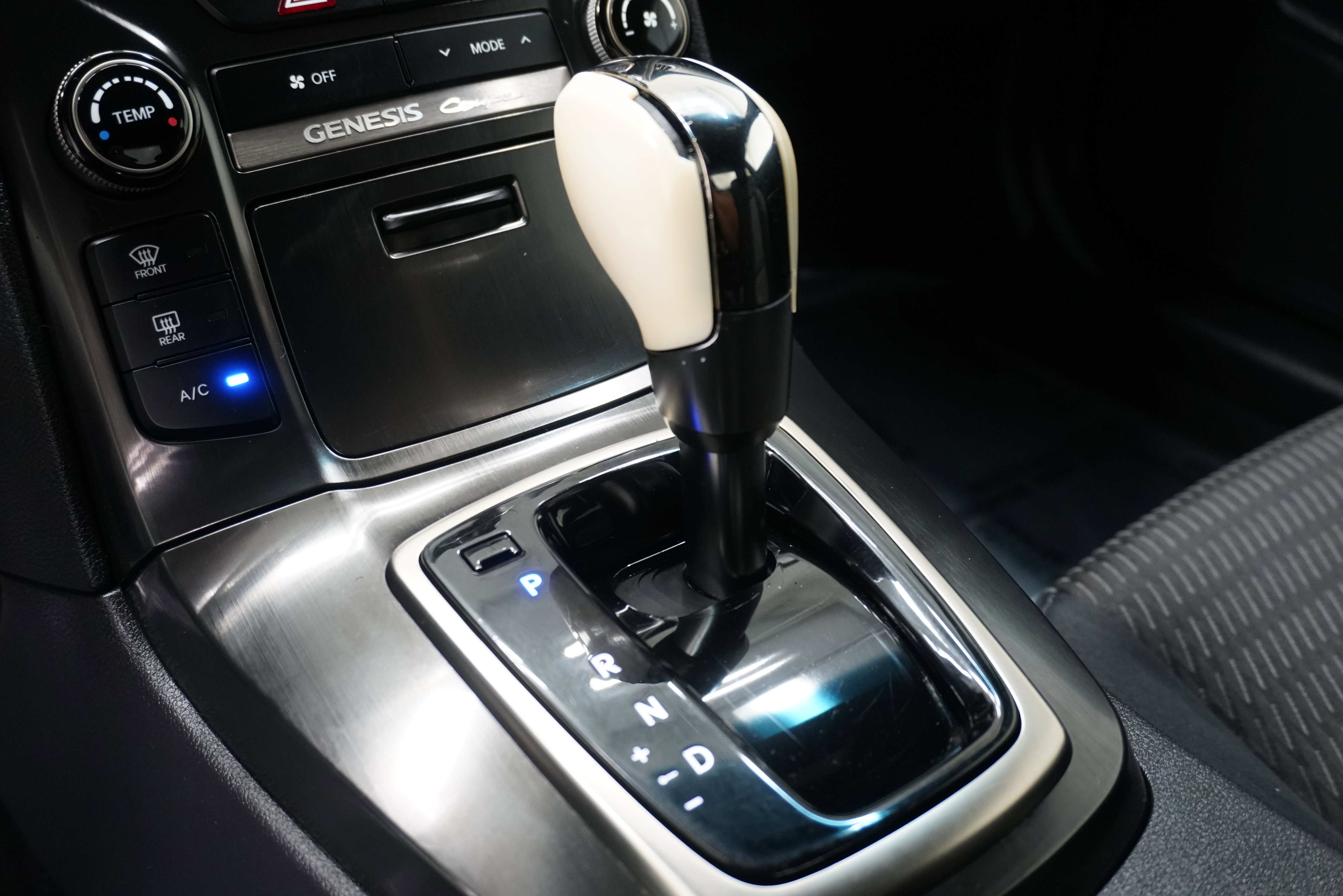 Used 2013 Hyundai Genesis 2.0T RWD image 17