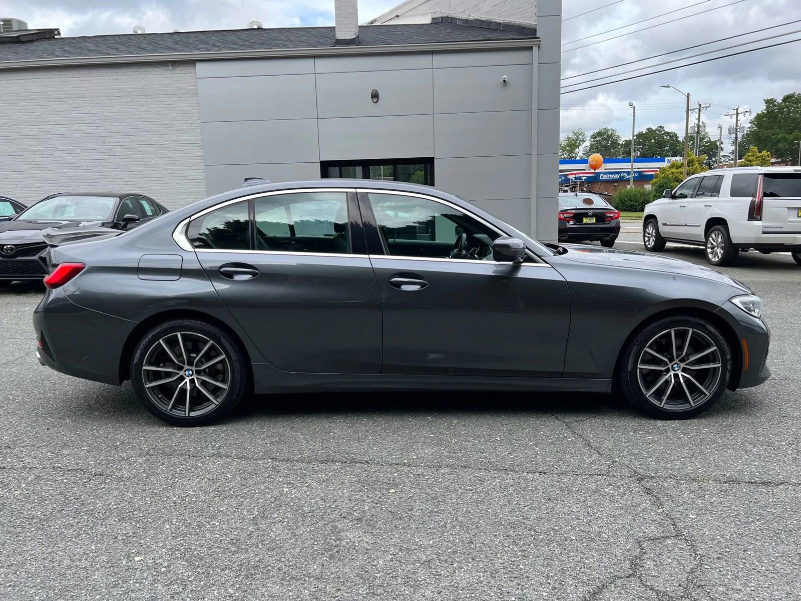 Used 2020 BMW 330i Sedan w/ Convenience Package RWD image 4
