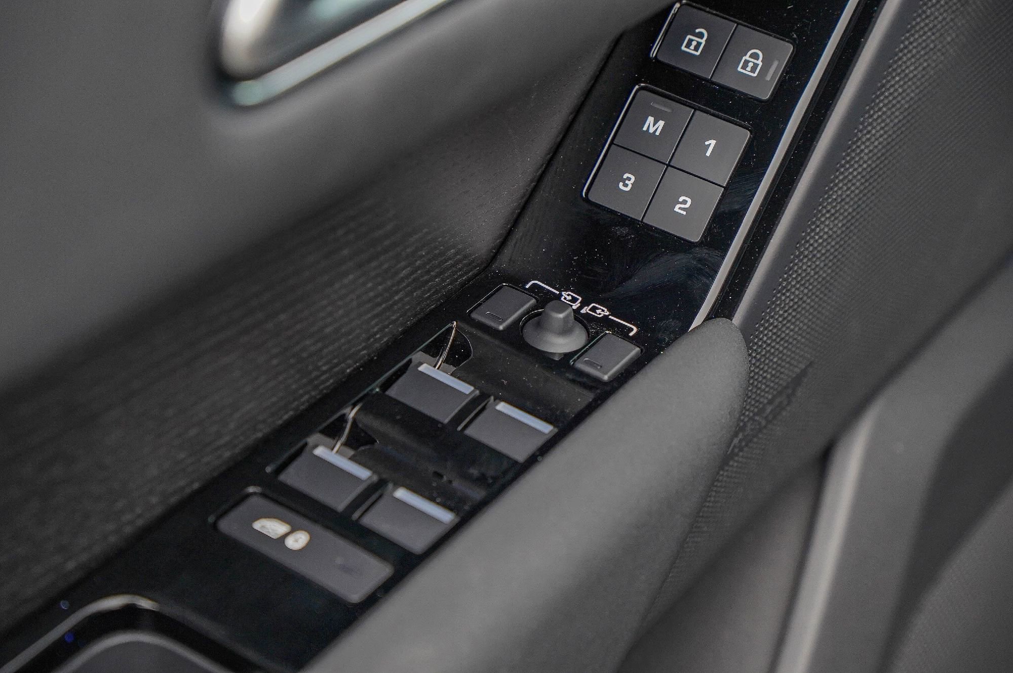 Used 2024 Land Rover Range Rover Velar Dynamic SE image 20