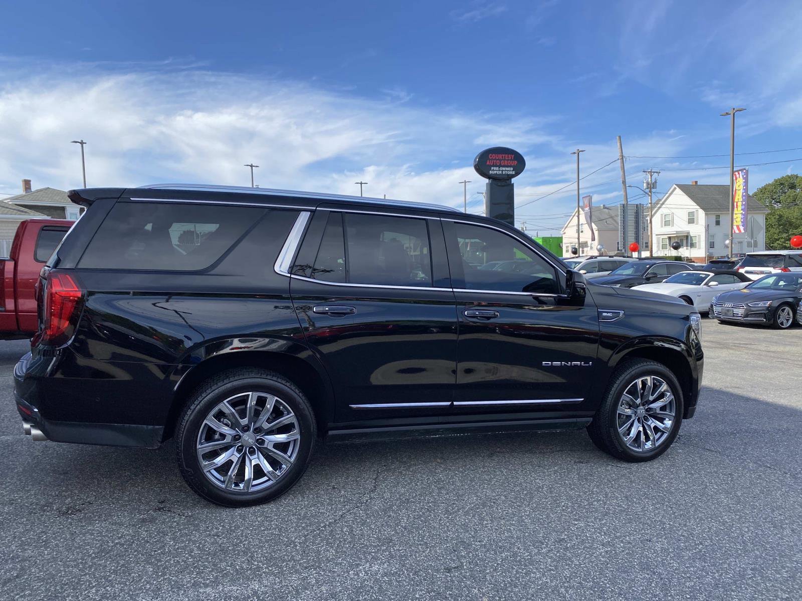 Used 2024 GMC Yukon Denali Ultimate w/ LPO, Floor Liner Package image 7