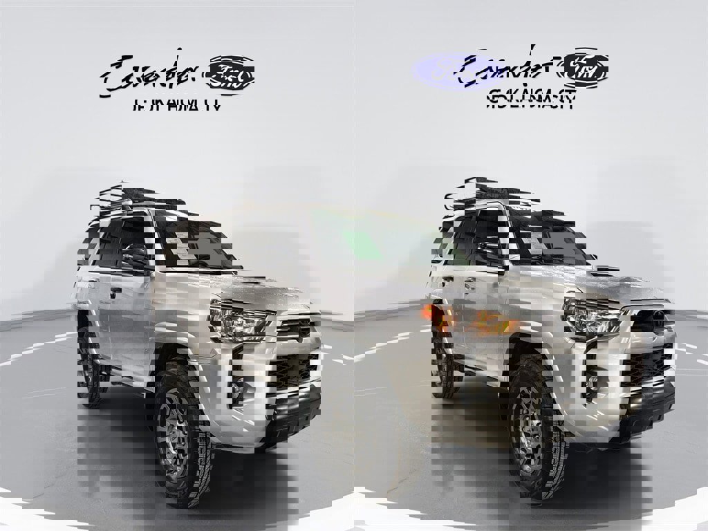 Used 2020 Toyota 4Runner Venture w/ Moonroof Package image 2