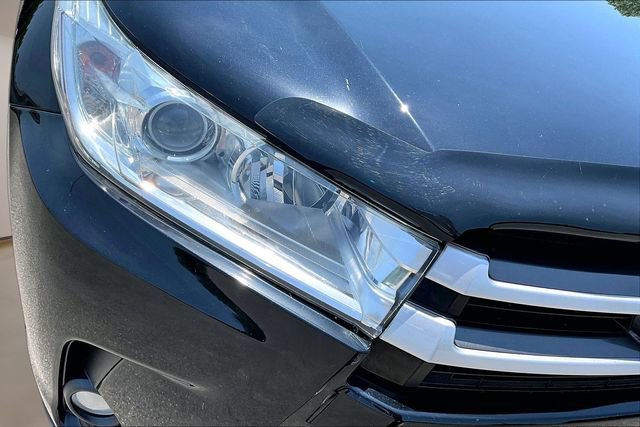 Used 2019 Toyota Highlander XLE FWD image 27