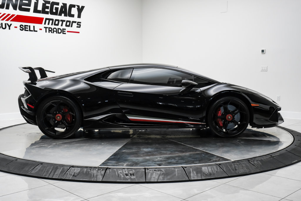 Used 2018 Lamborghini Huracan Performante AWD/4WD image 10