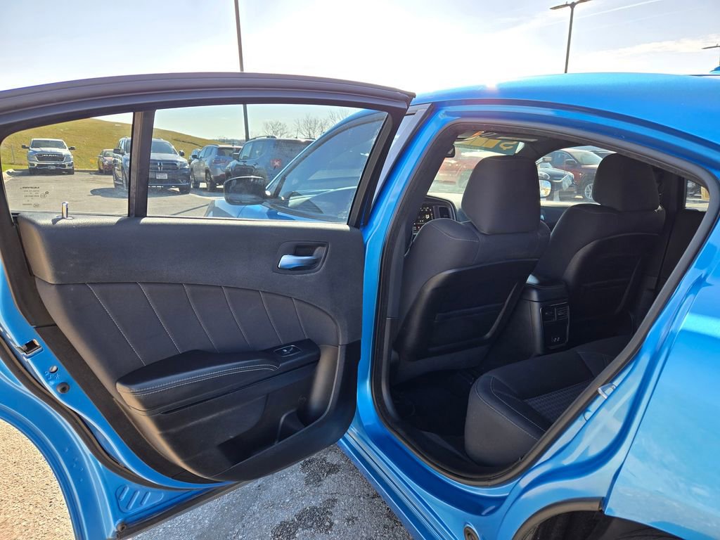 Used 2019 Dodge Charger SXT w/ Blacktop Package image 28