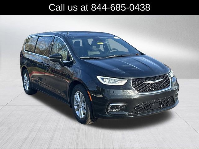 New 2026 Chrysler Pacifica Select image 3