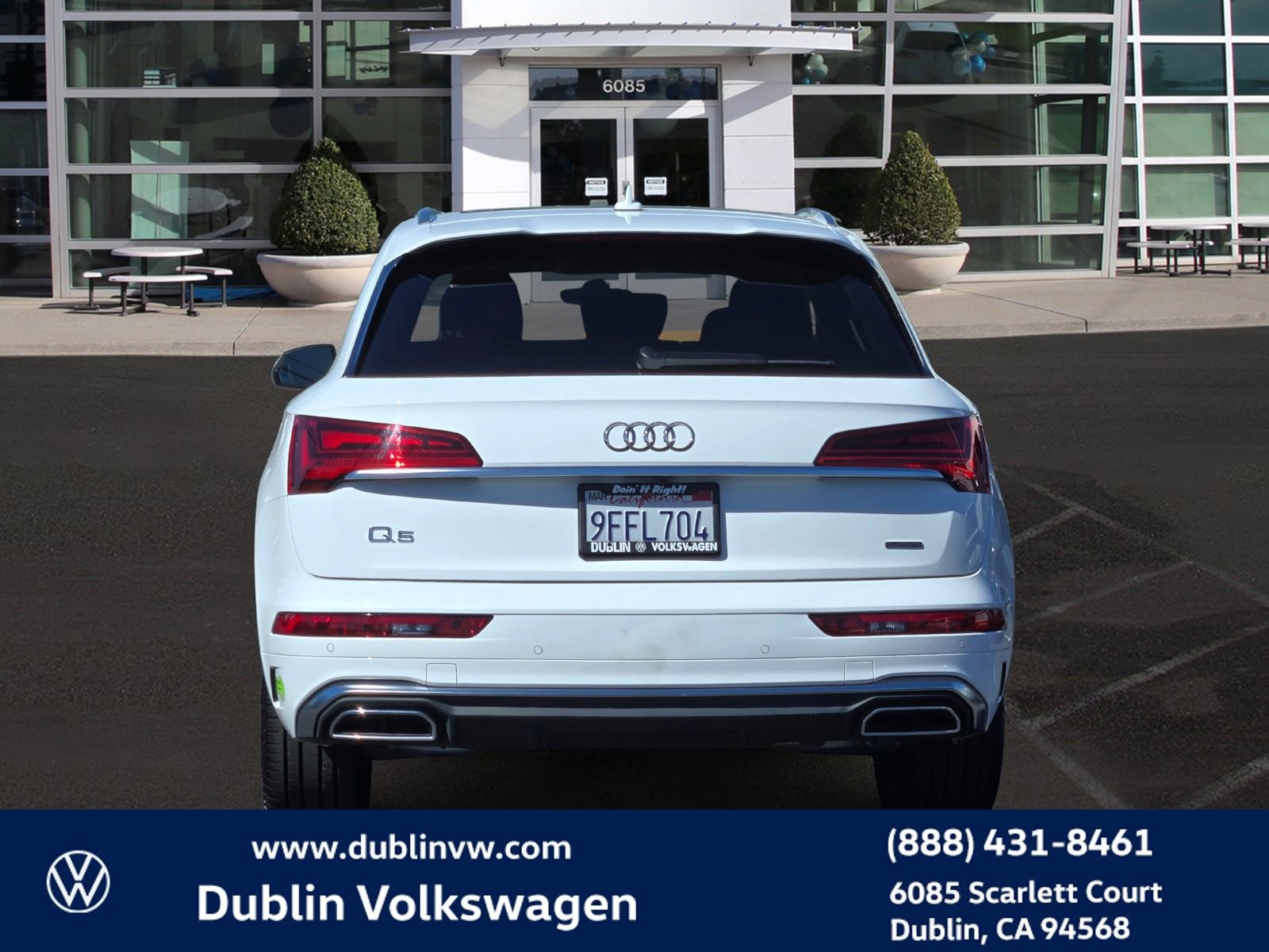 Used 2023 Audi Q5 e Premium w/ Convenience Package image 5