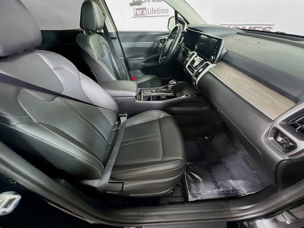 Used 2022 Kia Sorento S w/ Panoramic Sunroof Package AWD/4WD image 32