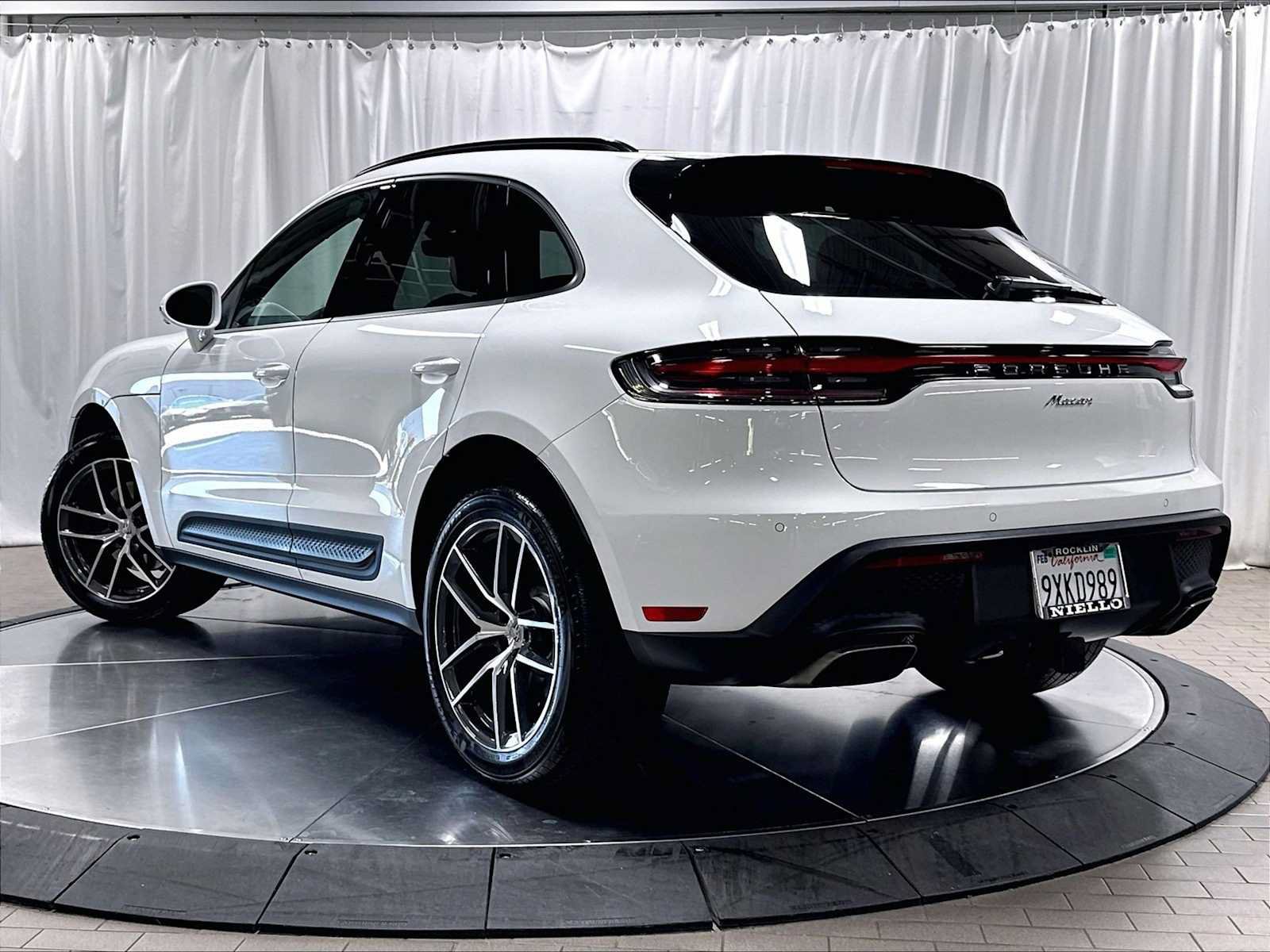 Used 2026 Porsche Macan AWD/4WD image 3