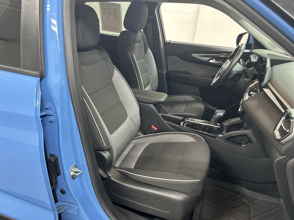 Certified 2024 Chevrolet TrailBlazer LT w/ LT Cold Weather Package AWD/4WD image 22
