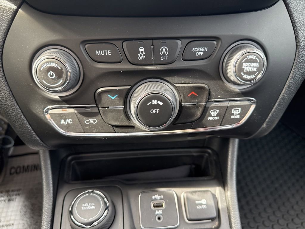 Used 2022 Jeep Cherokee Latitude image 27