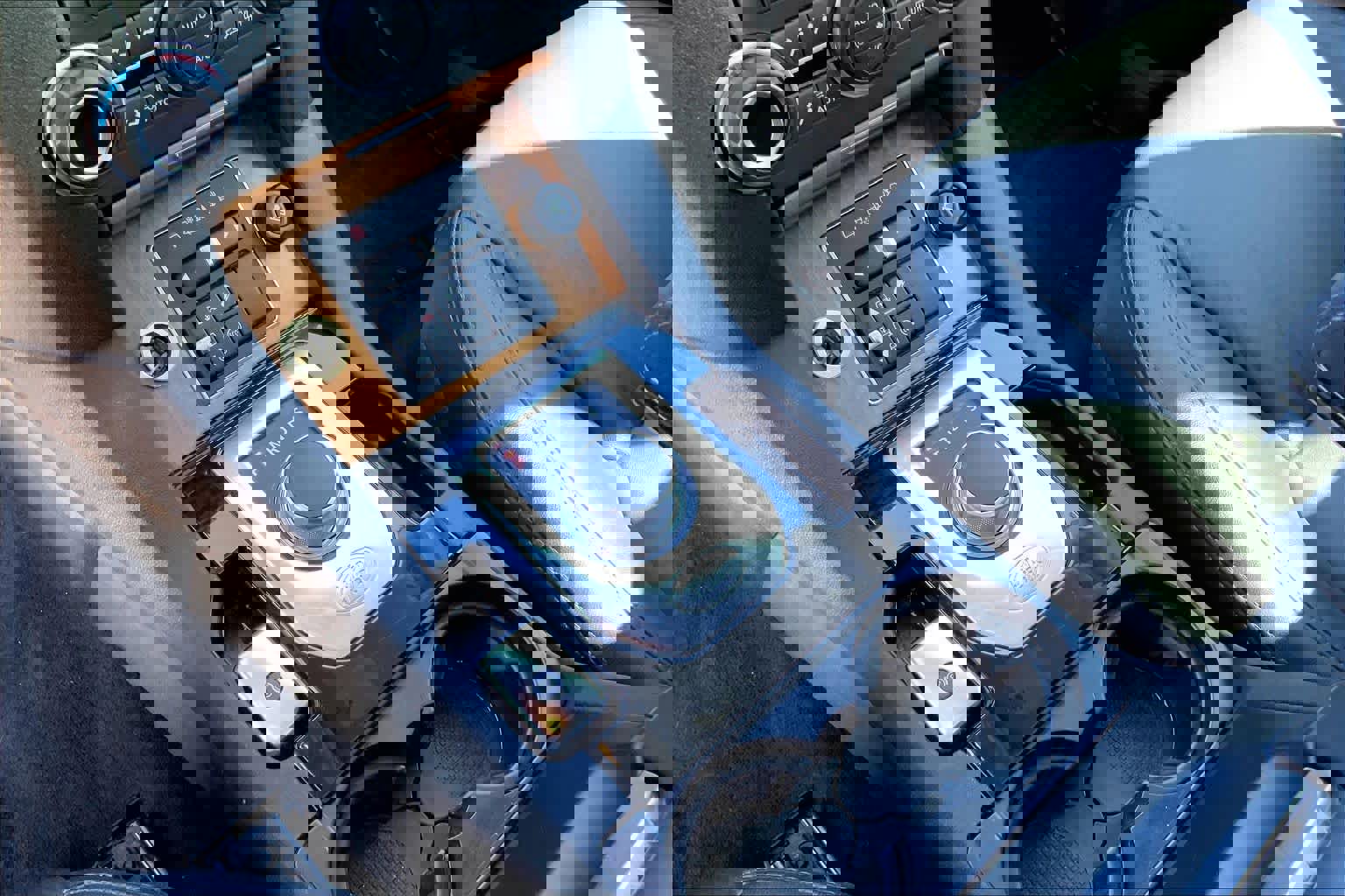 Used 2014 Land Rover LR4 HSE LUX image 16