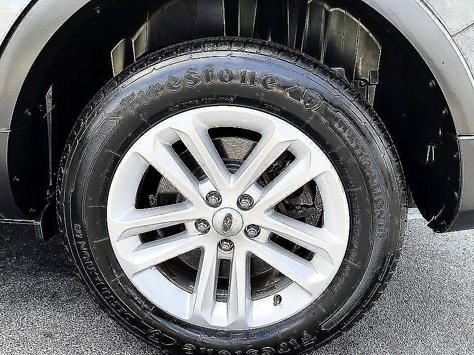 Used 2017 Ford Explorer XLT w/ Equipment Group 202A FWD image 24