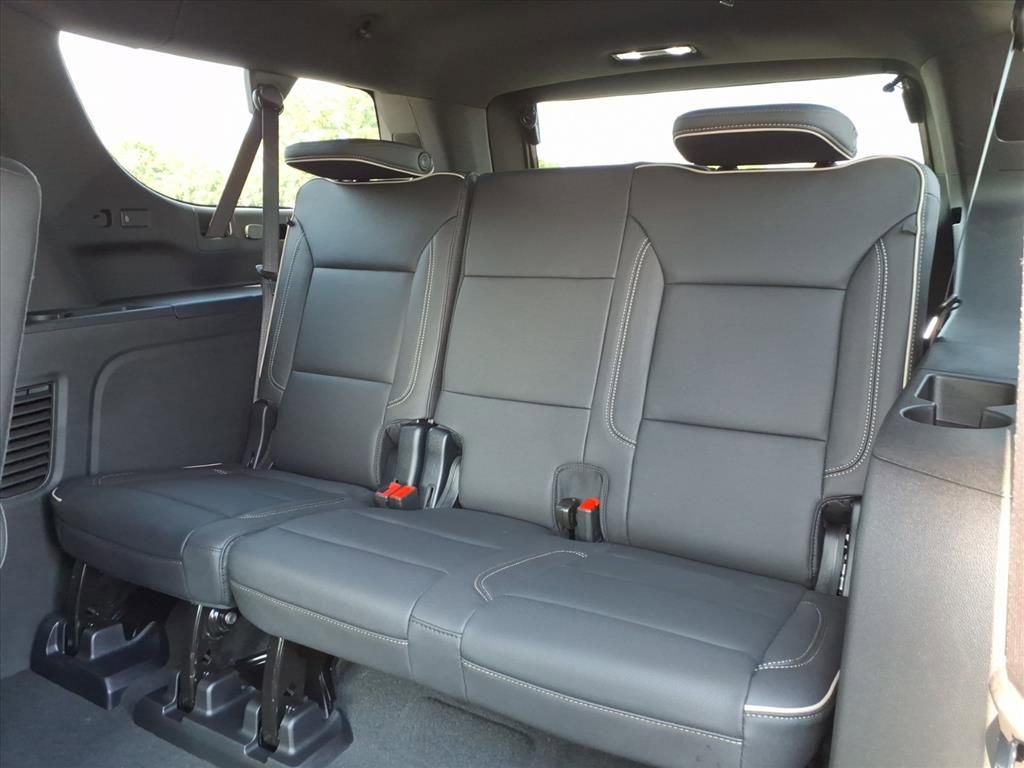 New 2025 Chevrolet Suburban Premier image 6