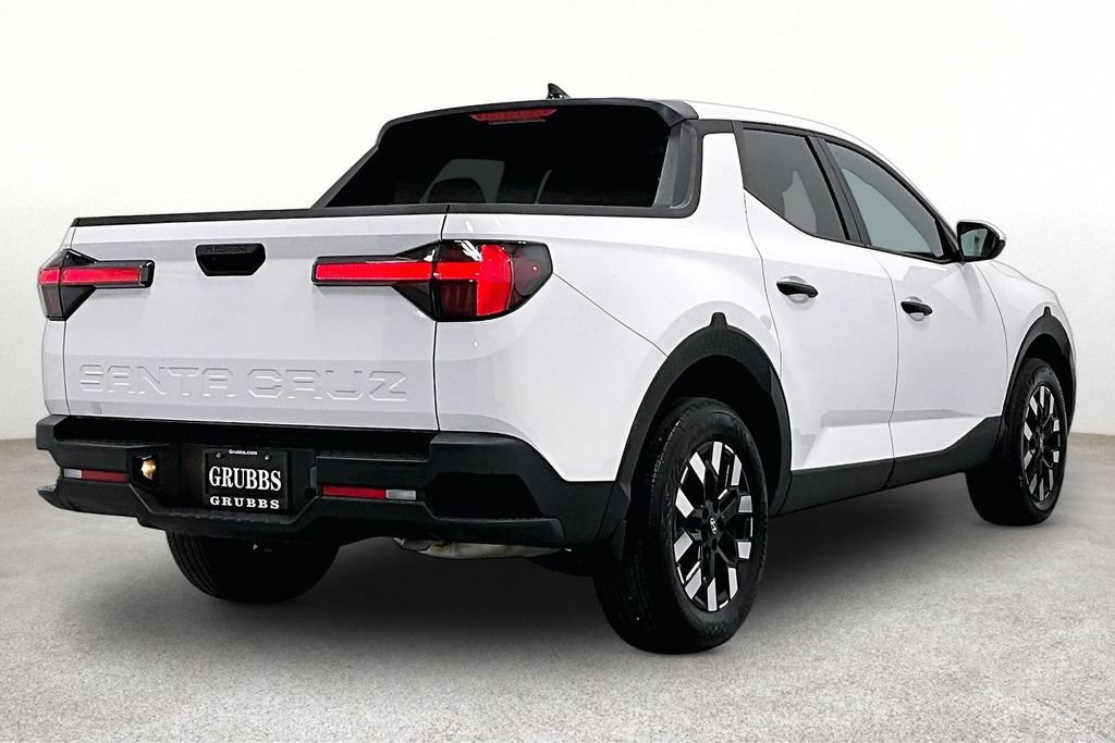 Used 2025 Hyundai Santa Cruz SE FWD image 2