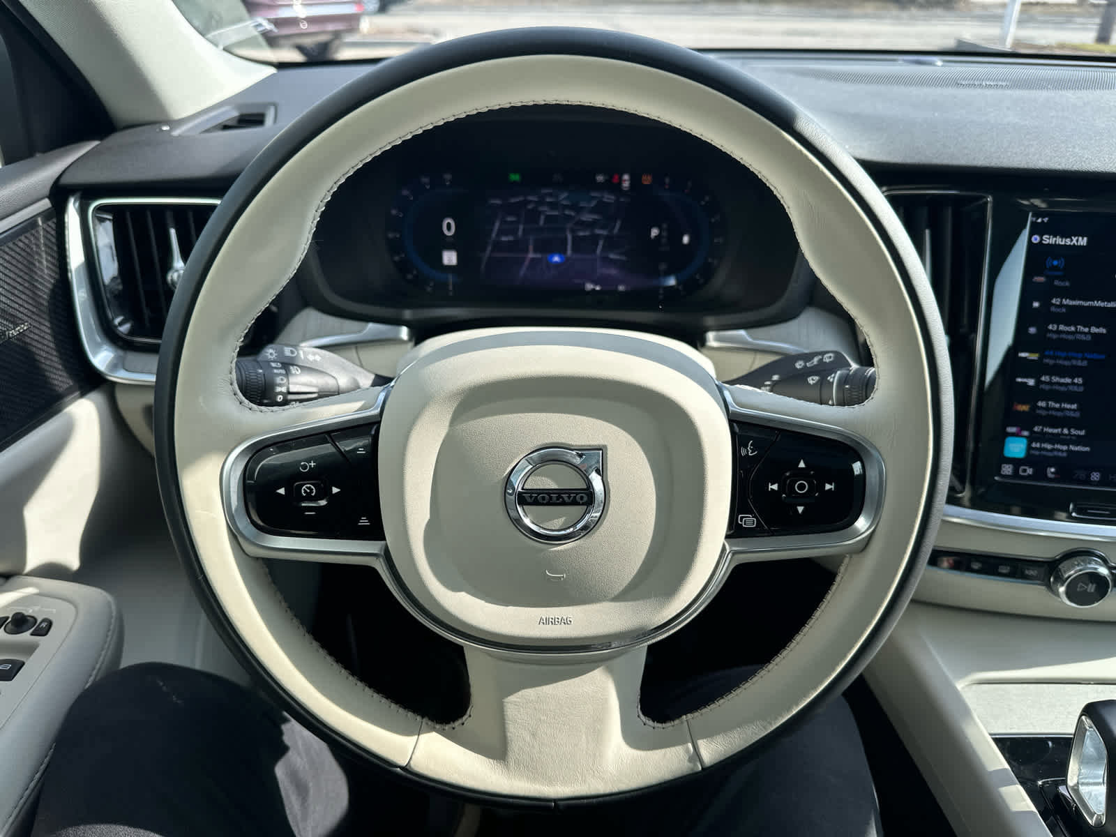 Used 2023 Volvo V60 B5 Cross Country Plus w/ Climate Package image 15