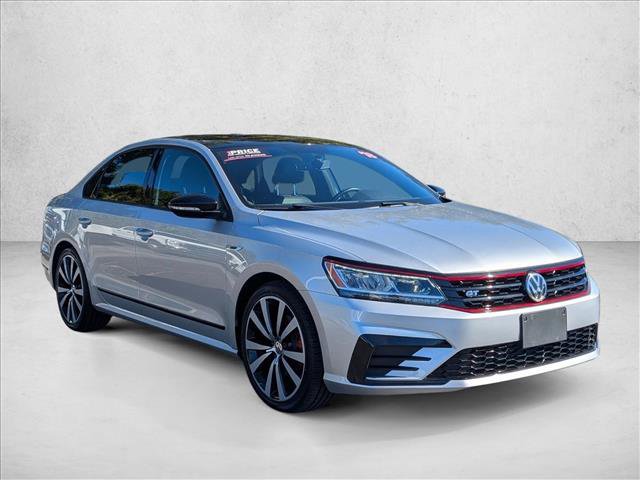 Used 2018 Volkswagen Passat GT image 3
