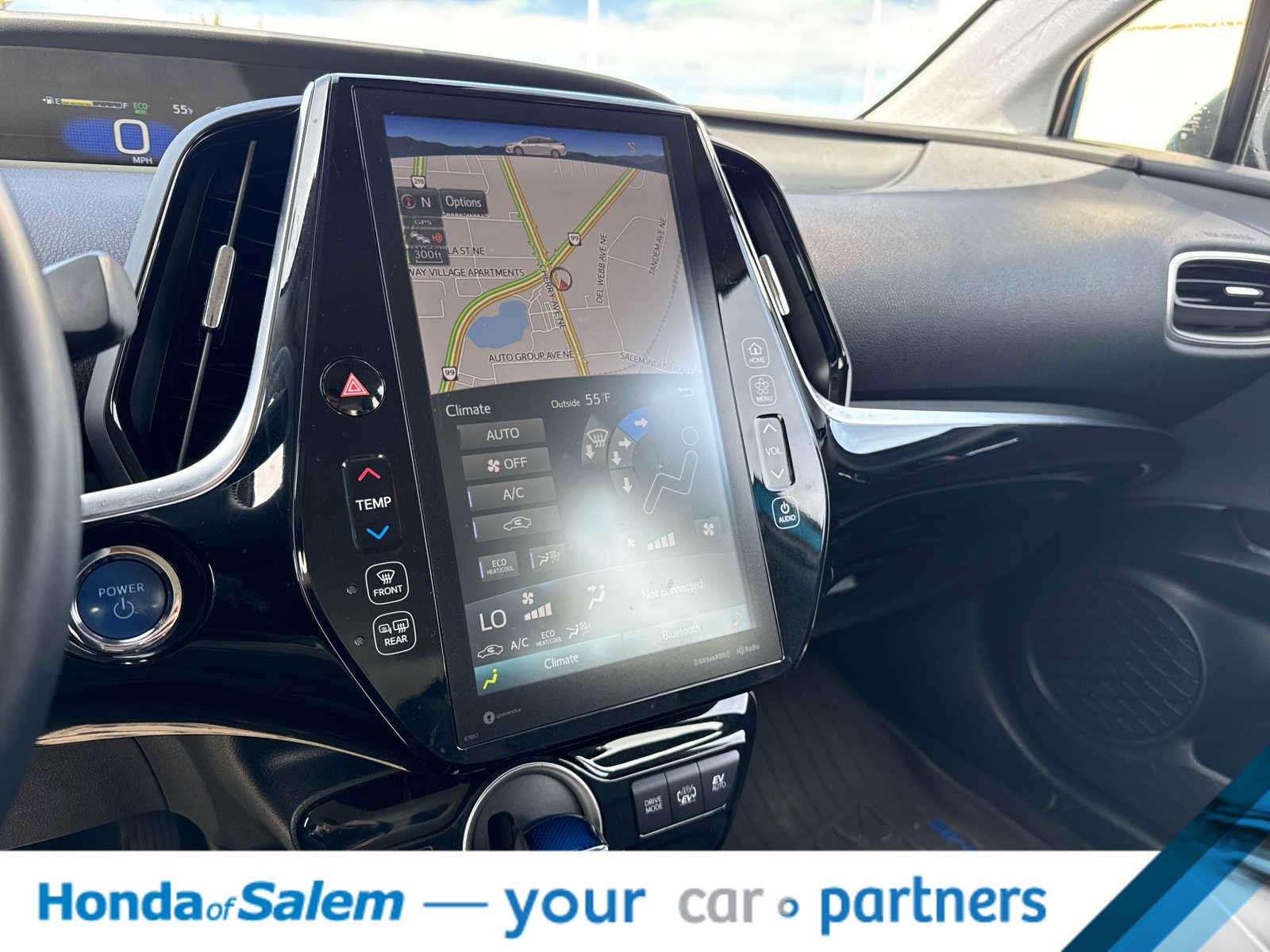 Used 2021 Toyota Prius Prime XLE image 16