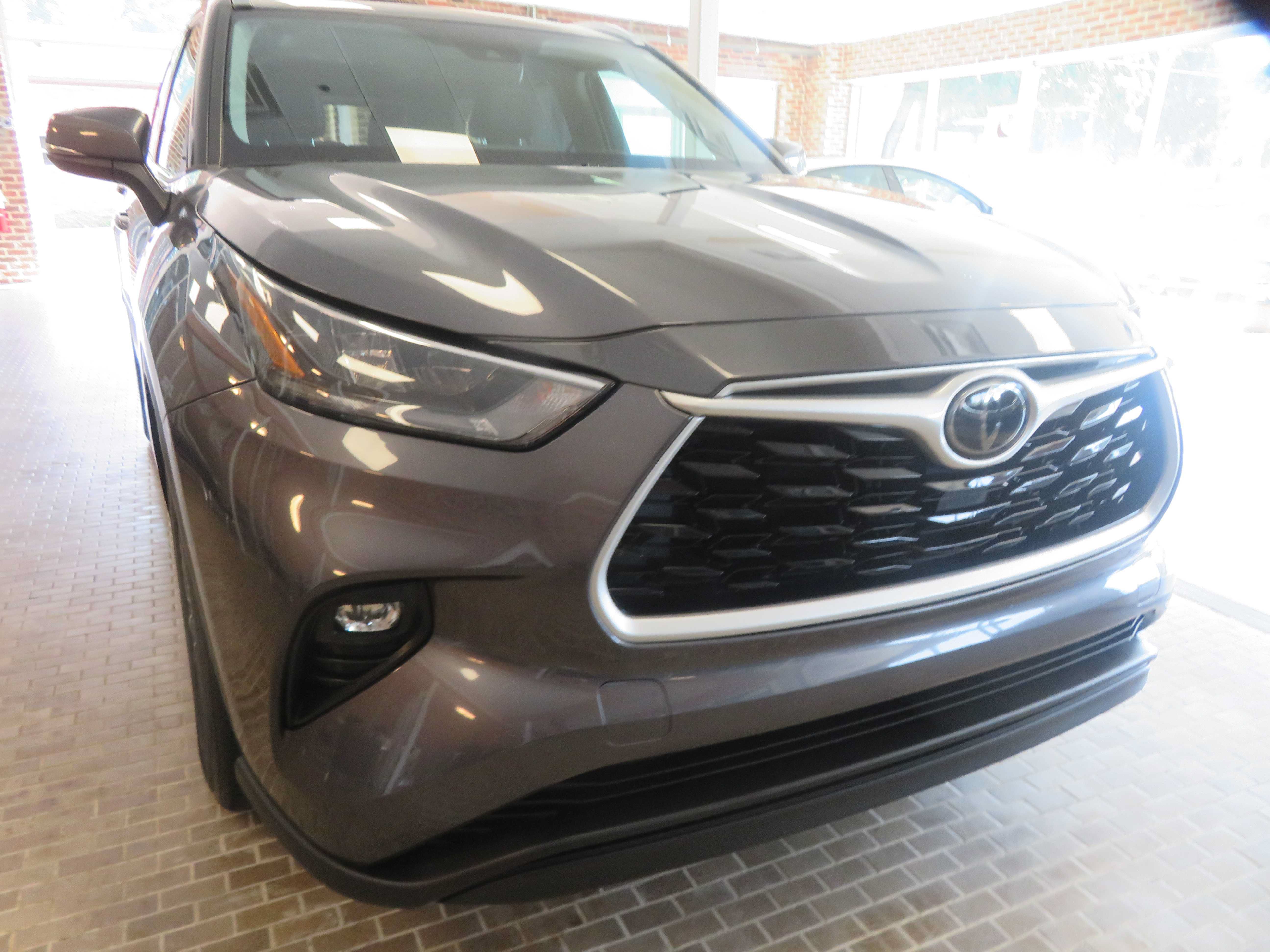Used 2020 Toyota Highlander XLE FWD image 69