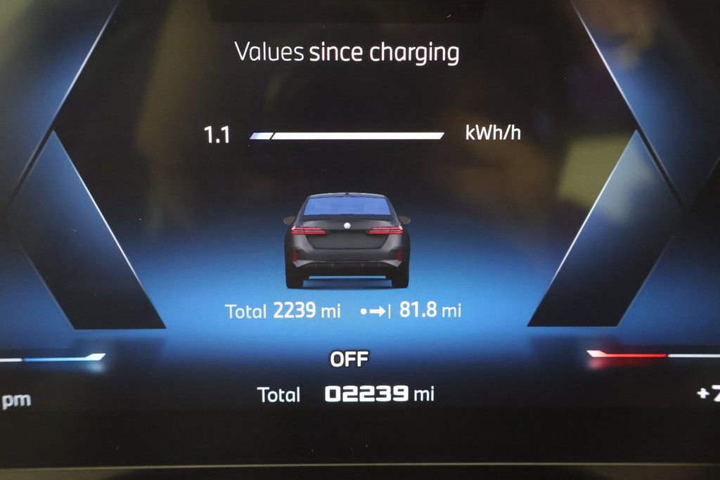 Used 2025 BMW i5 M60 w/ Premium Package image 17