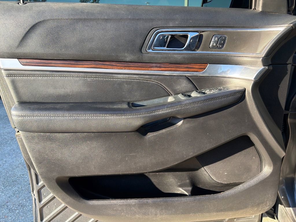 Used 2018 Ford Explorer Limited image 11
