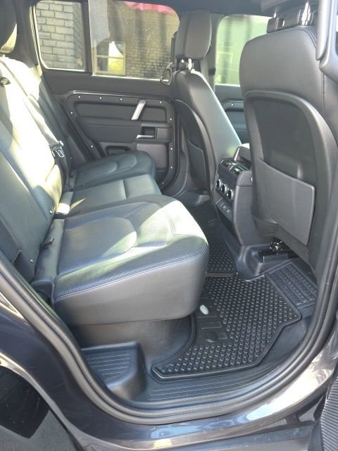 Used 2023 Land Rover Defender 110 X-Dynamic SE image 10
