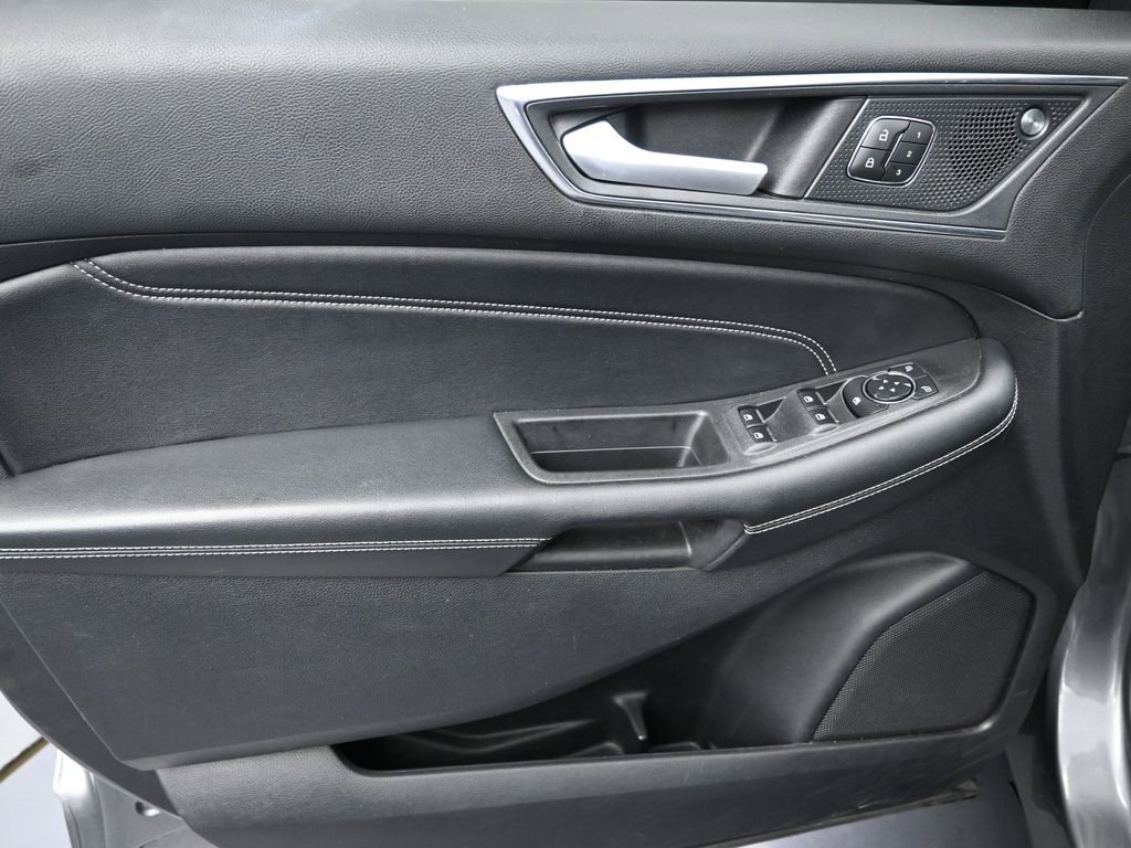 Used 2021 Ford Edge Titanium image 12