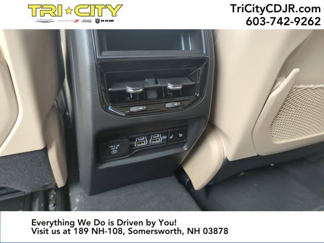 New 2025 Jeep Grand Cherokee Limited w/ Luxury Tech Group II image 41