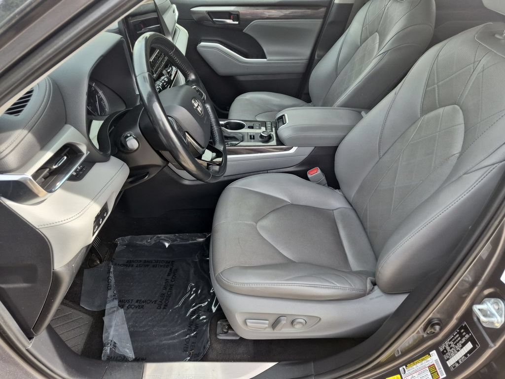 Used 2021 Toyota Highlander Platinum AWD/4WD image 16