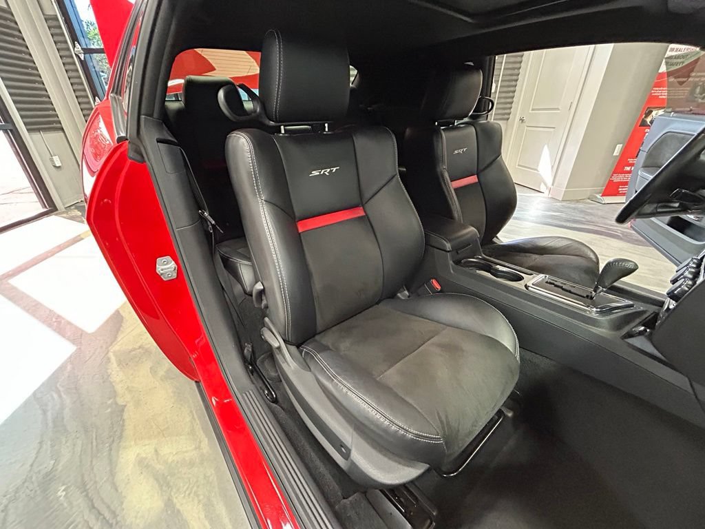 Used 2009 Dodge Challenger SRT8 RWD image 4